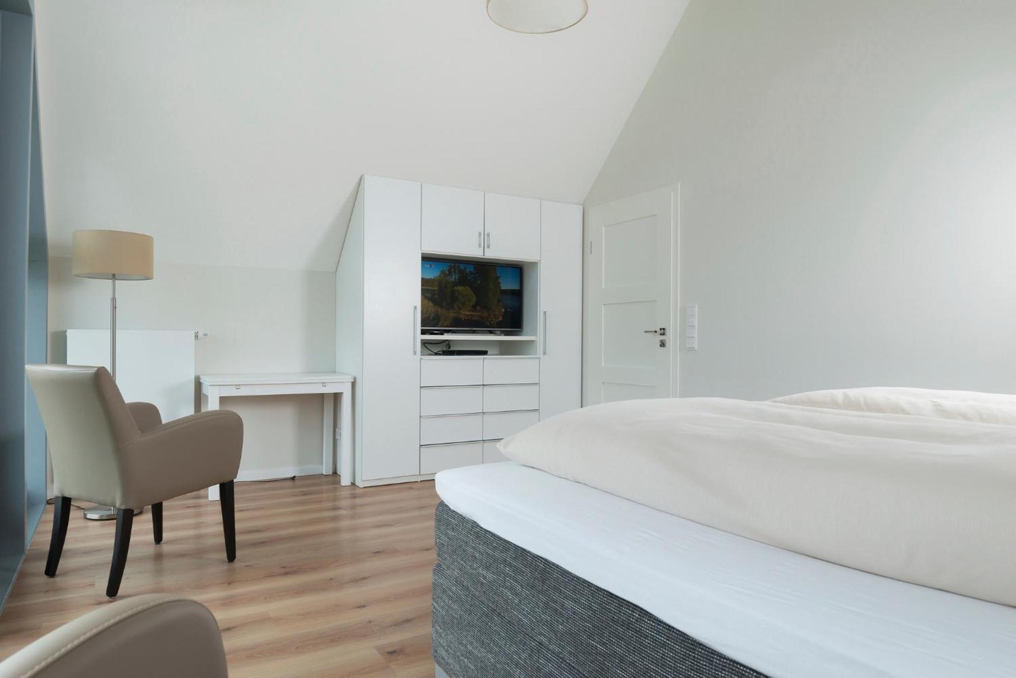Ostsee - Reetdachhaus Nr 36 "Warder" Im Strand Resort Heiligenhafen Exterior photo